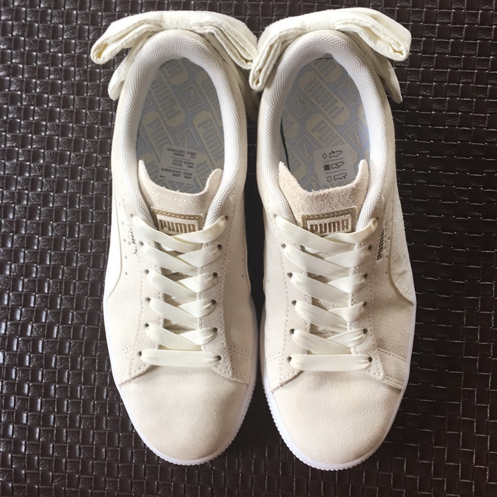 Puma Suede Bow Women’s Sneaker. Whisper White.